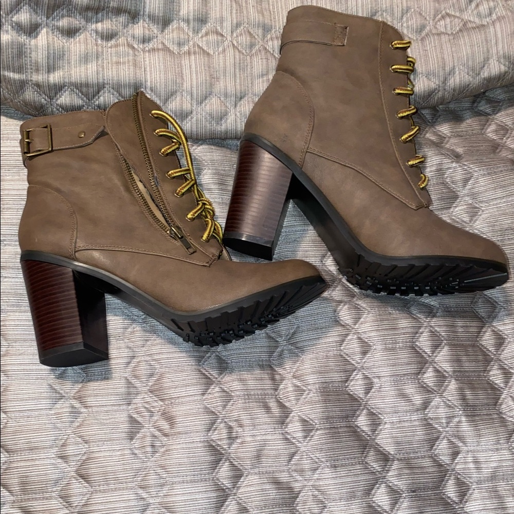 JustFab size 10 brown leather heeled boots
